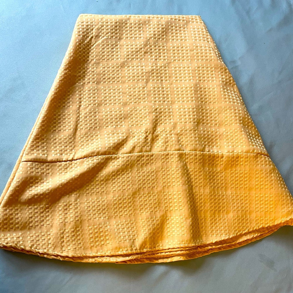 Elegant Yellow Textured round table cloth 90” diameter